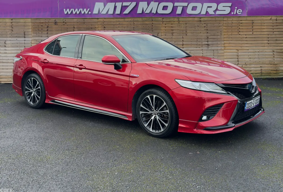 Toyota Camry Saloon, Petrol Hybrid, 2020, Red