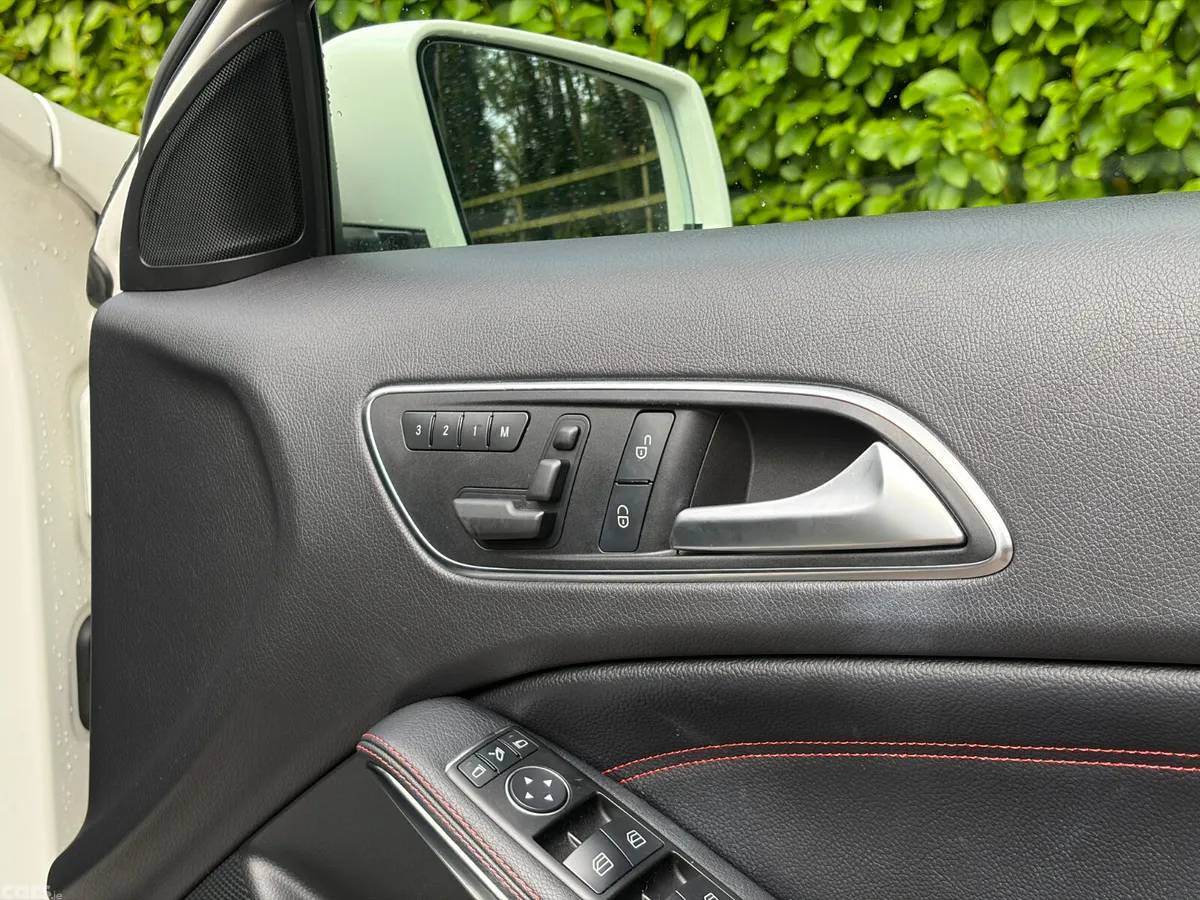 Mercedes-Benz A-Class Hatchback, Petrol, 2014, White