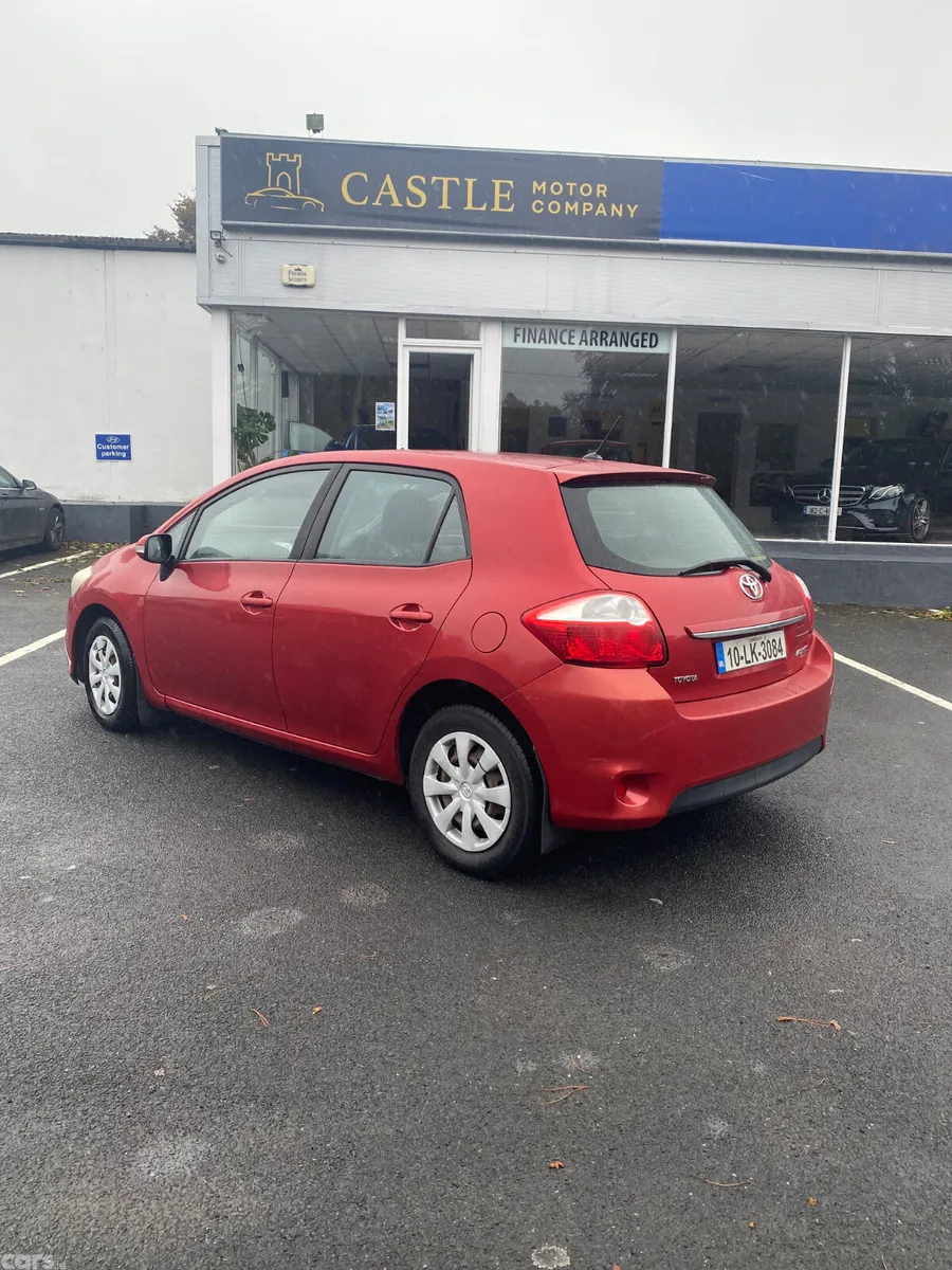 Toyota Auris Hatchback, Petrol, 2010, Red