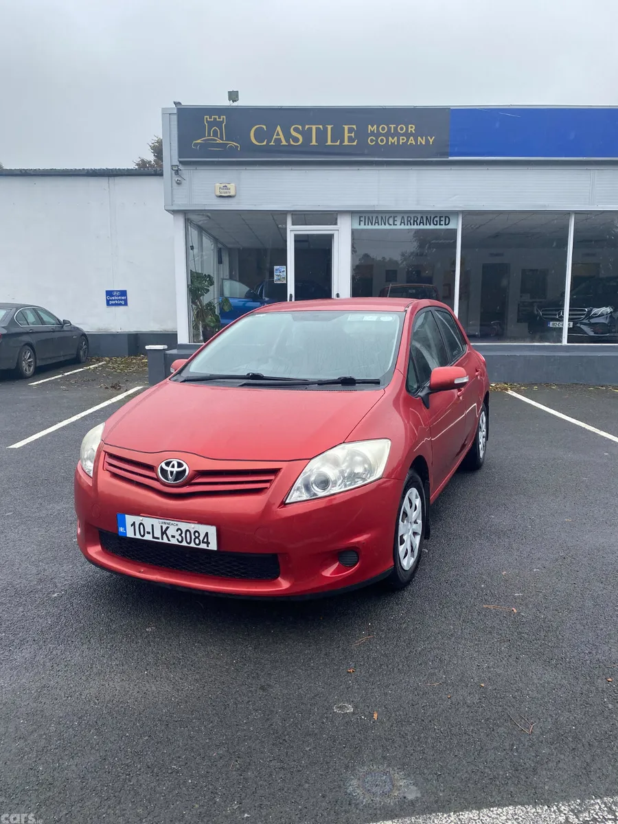 Toyota Auris Hatchback, Petrol, 2010, Red