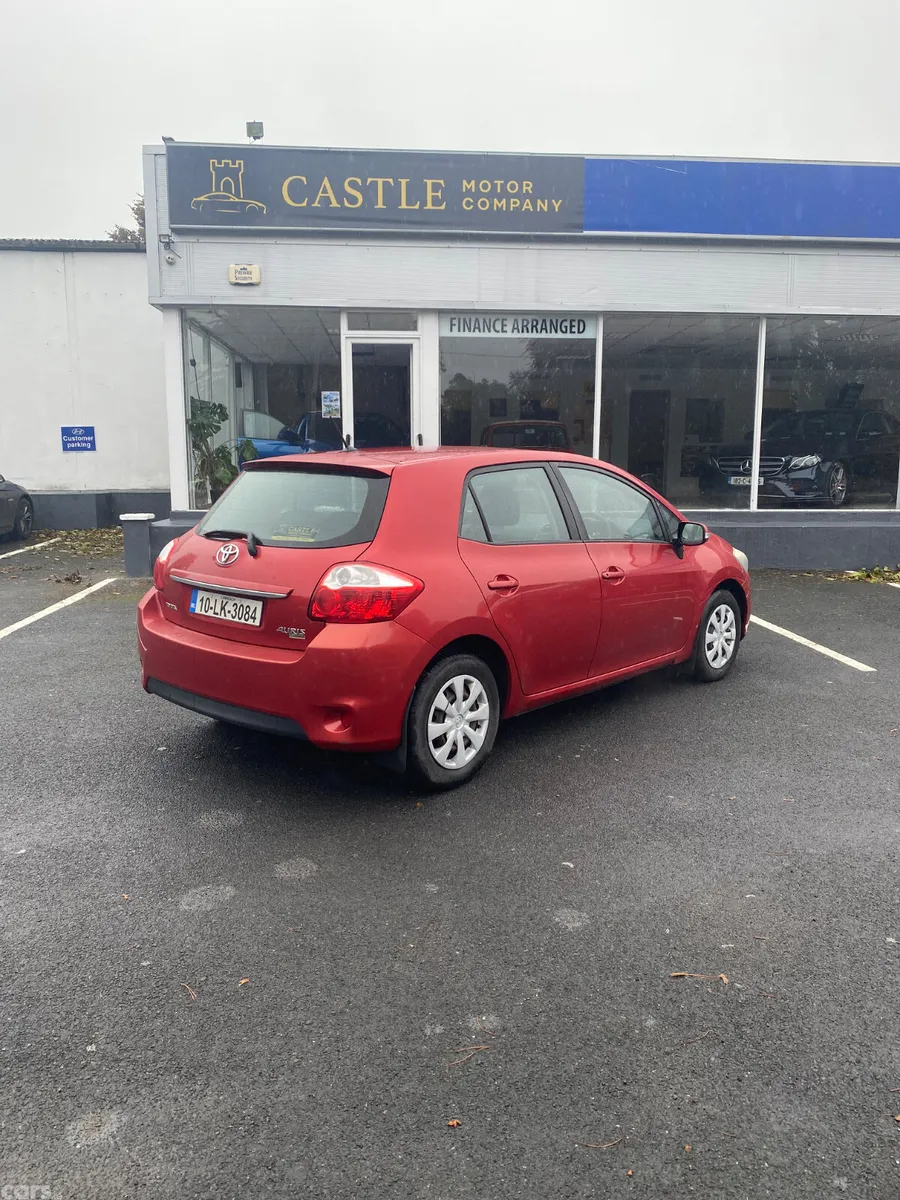 Toyota Auris Hatchback, Petrol, 2010, Red