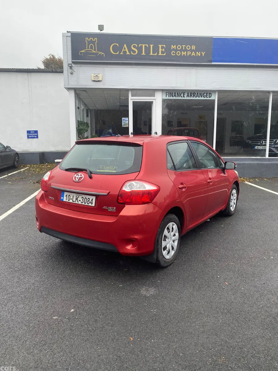 Toyota Auris Hatchback, Petrol, 2010, Red