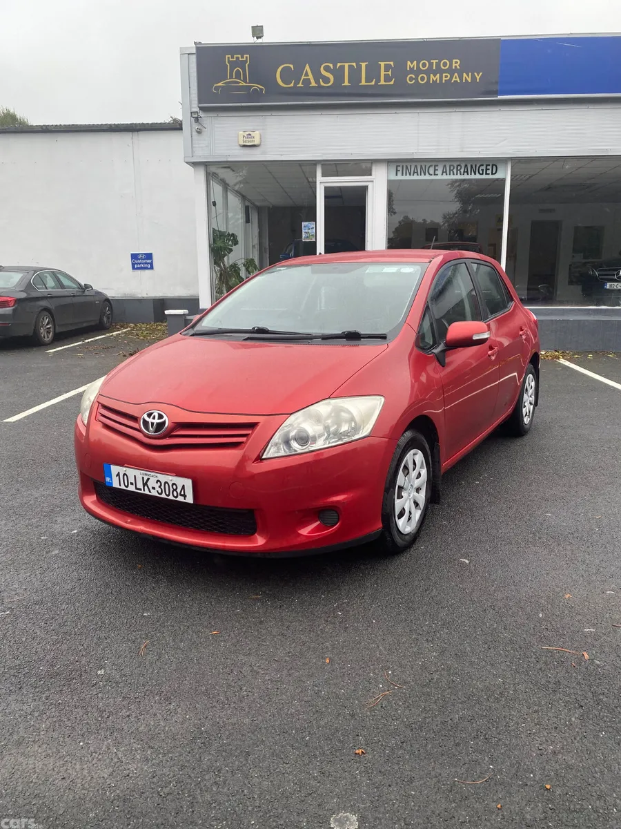Toyota Auris Hatchback, Petrol, 2010, Red