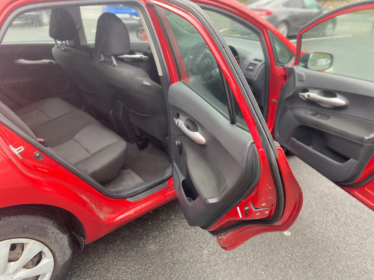 Toyota Auris Hatchback, Petrol, 2010, Red