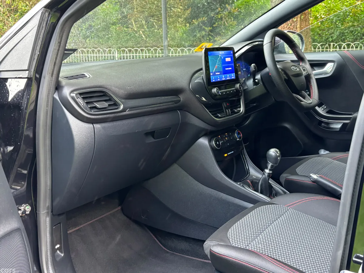 Ford Puma MPV, Petrol Hybrid, 2021, Black