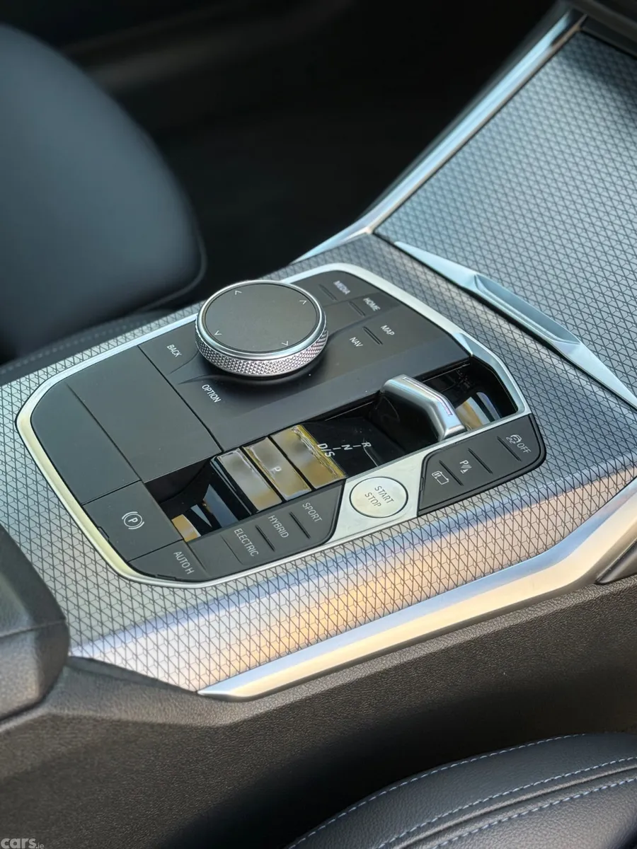 BMW 3-Series Saloon, Petrol Hybrid, 2023, Black