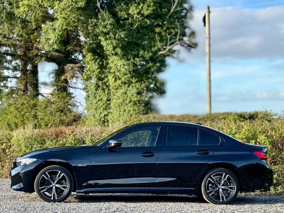 BMW 3-Series Saloon, Petrol Hybrid, 2023, Black