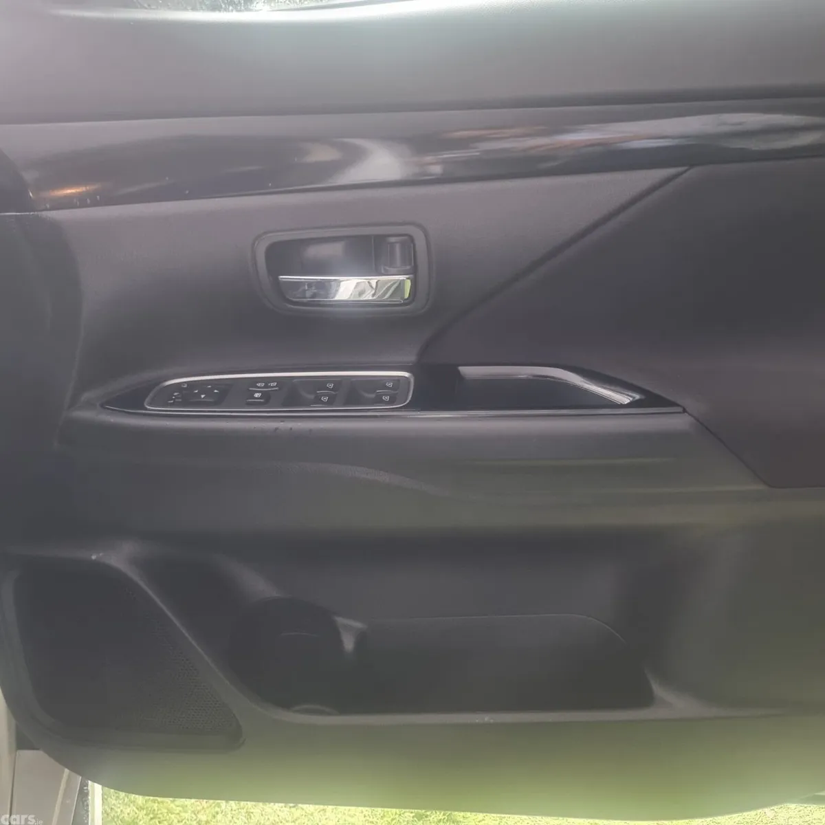 Mitsubishi Outlander SUV, Petrol Plug-in Hybrid, 2020, White
