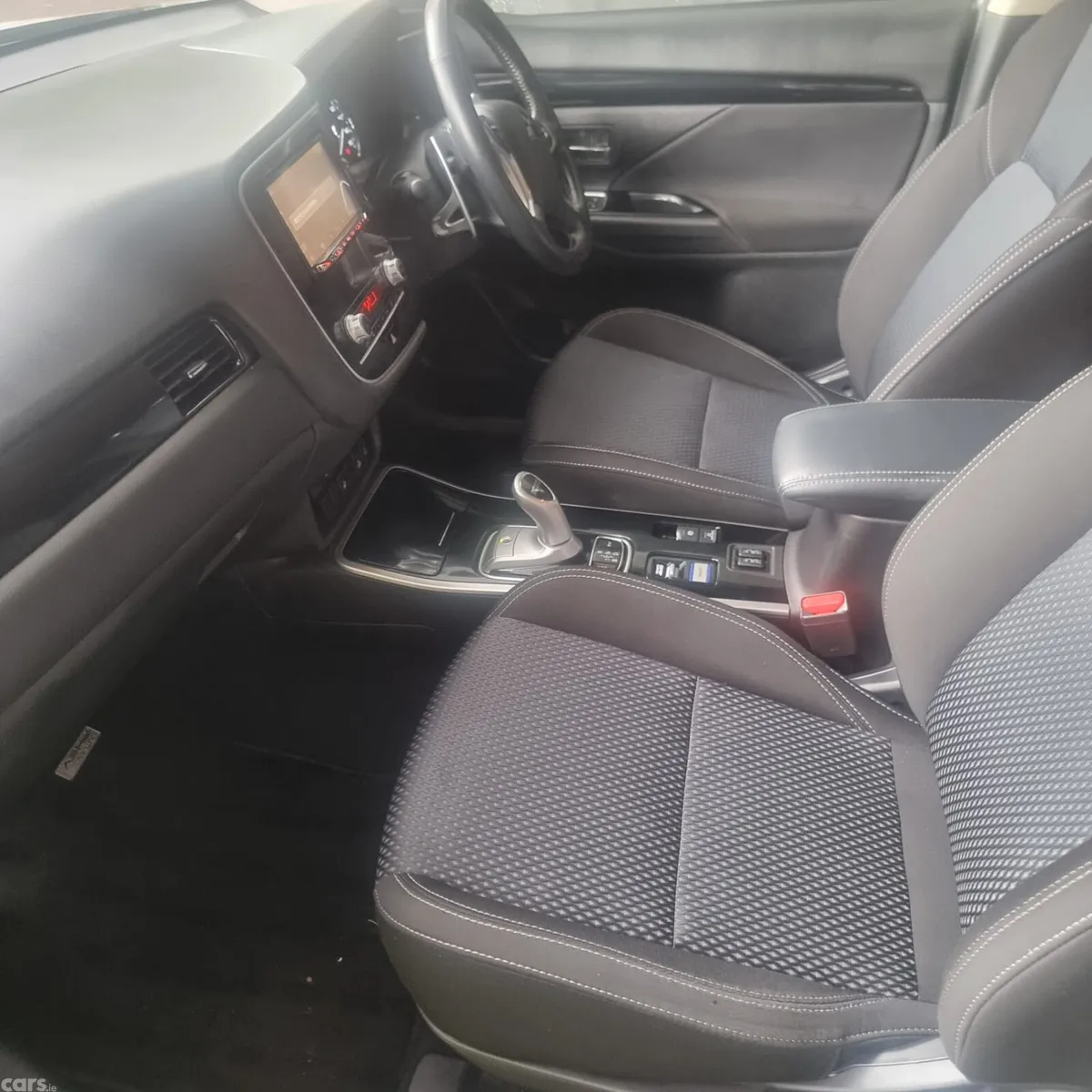 Mitsubishi Outlander SUV, Petrol Plug-in Hybrid, 2020, White