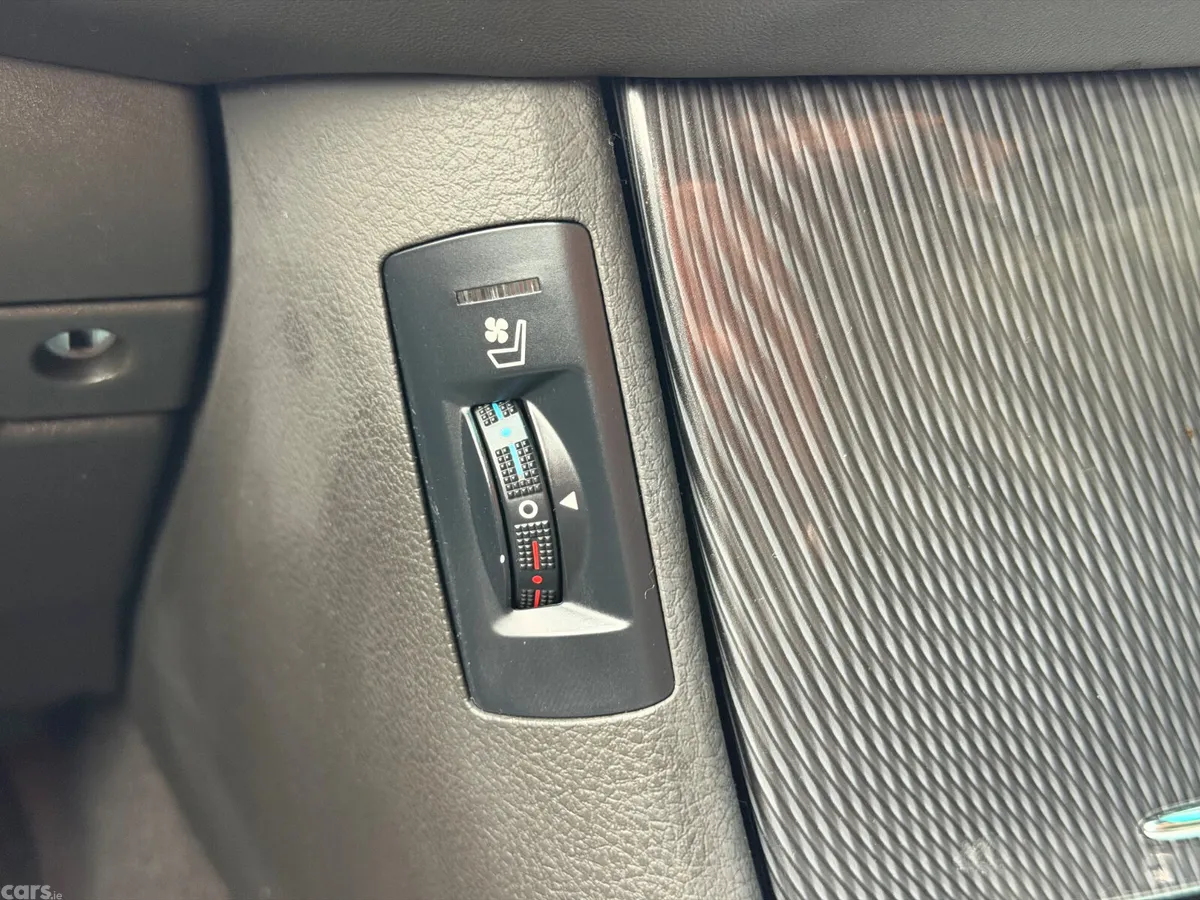 Toyota Crown Saloon, Petrol Hybrid, 2011, Black