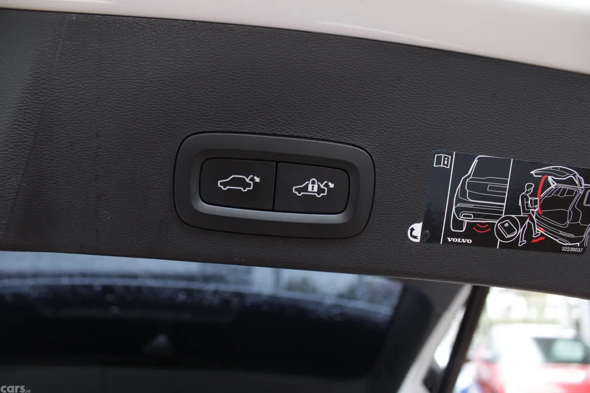 Volvo XC40 Estate, Petrol, 2019, White