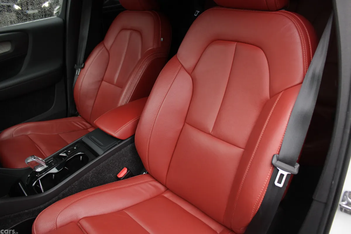 Volvo XC40 Estate, Petrol, 2019, White