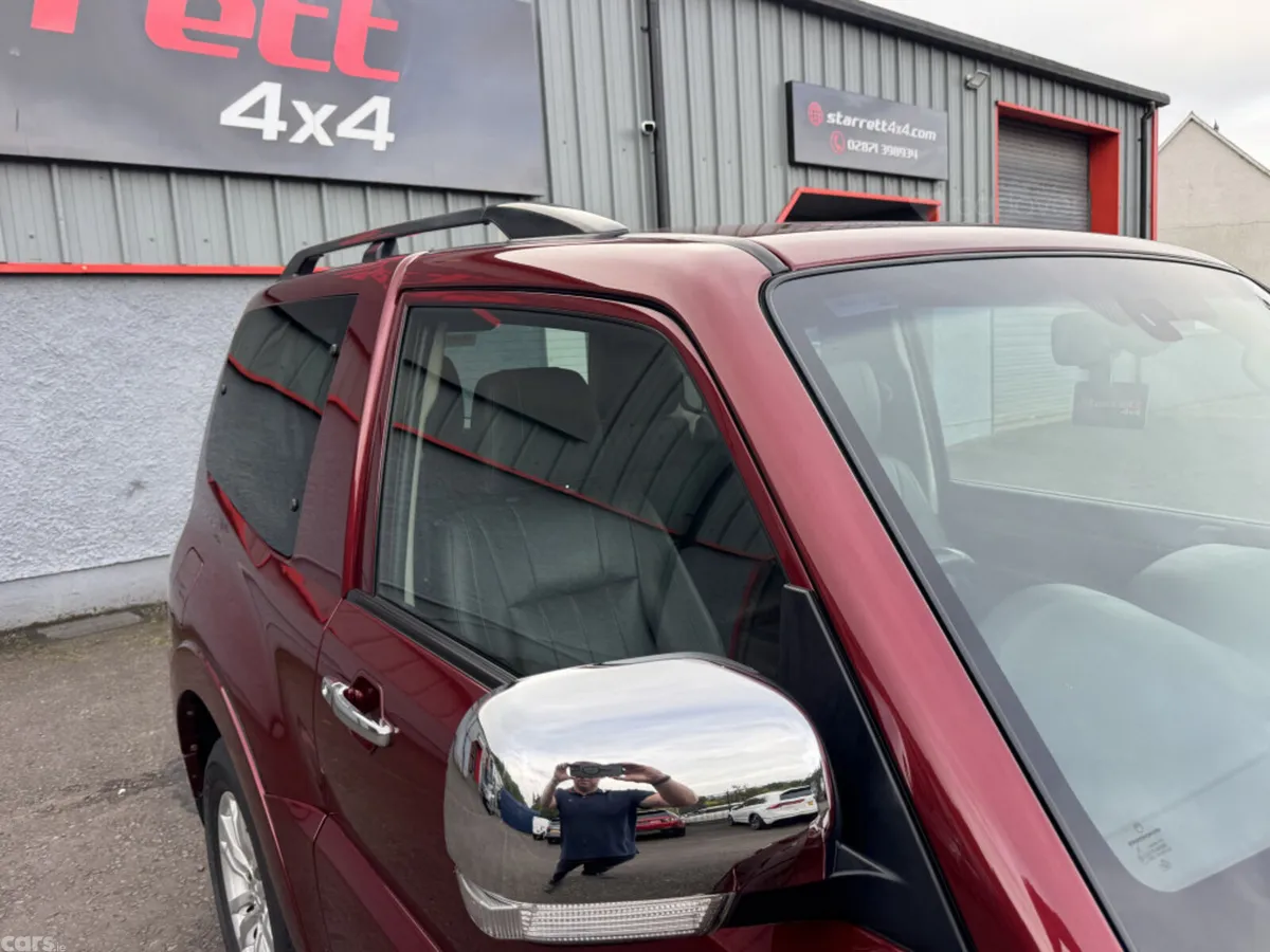 Mitsubishi Shogun SUV, Diesel, 2017, Red