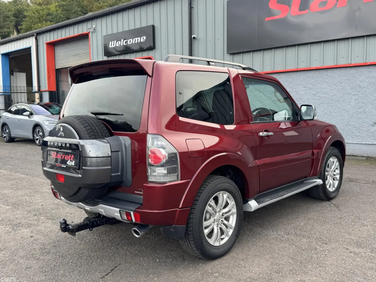 Mitsubishi Shogun SUV, Diesel, 2017, Red