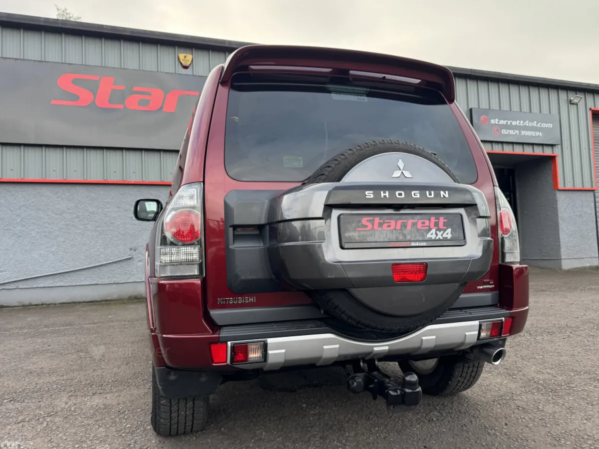 Mitsubishi Shogun SUV, Diesel, 2017, Red