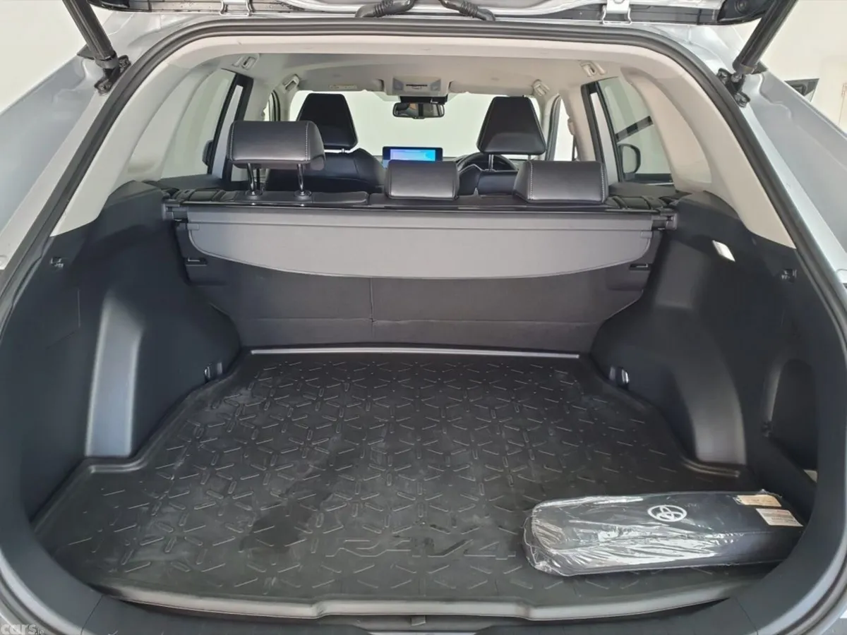 Toyota RAV4 SUV, Petrol Hybrid, 2023, Grey