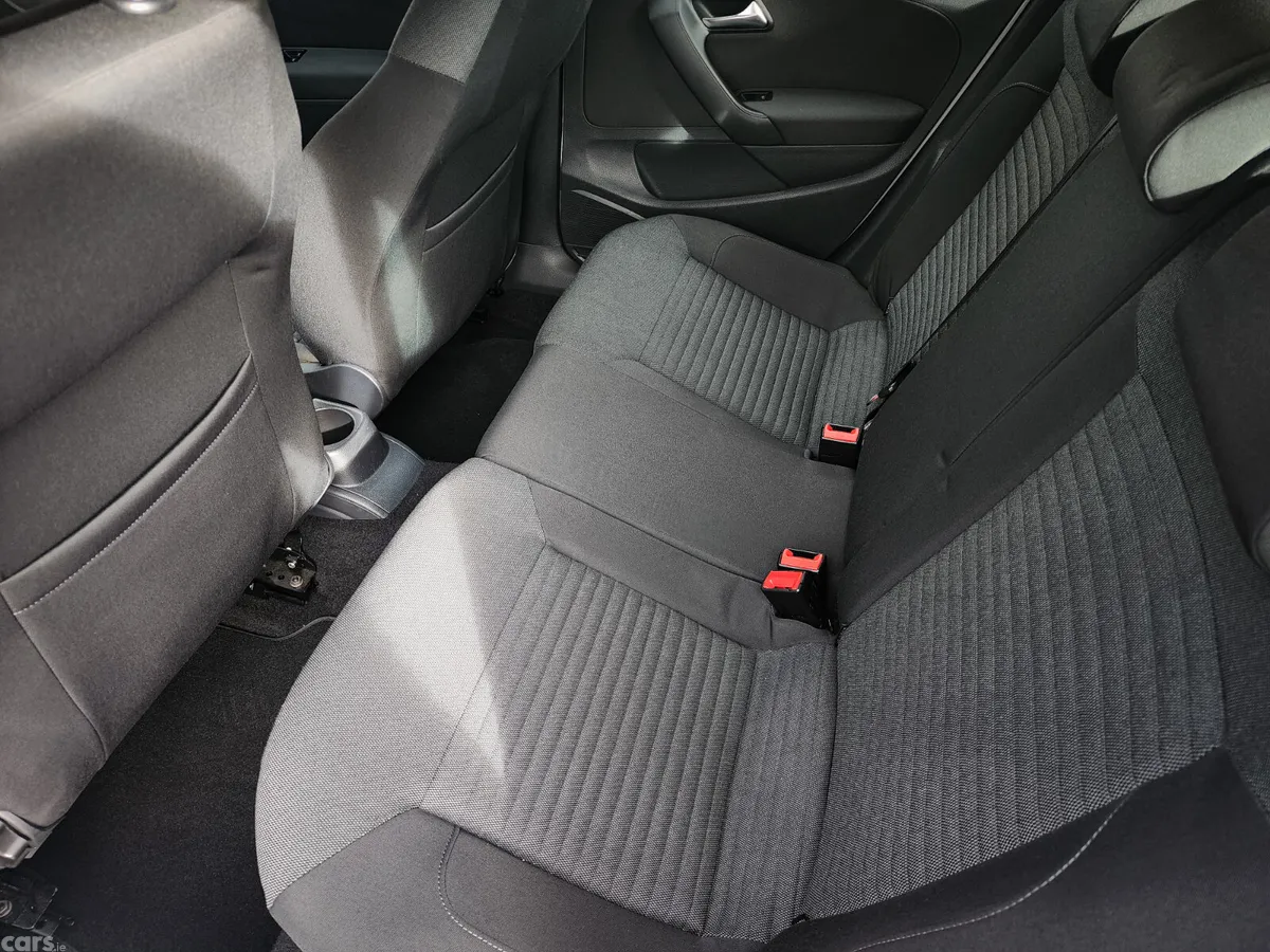 Volkswagen Polo Hatchback, Petrol, 2011, White