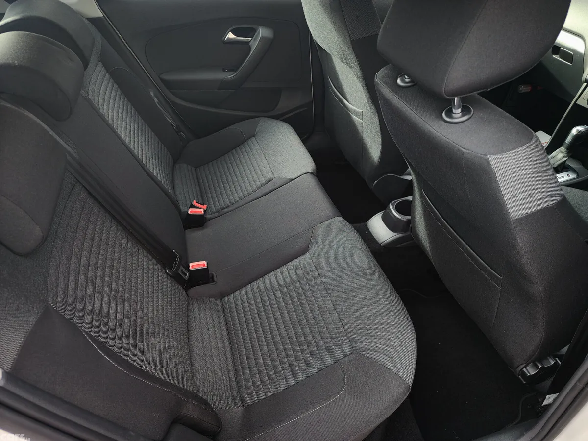 Volkswagen Polo Hatchback, Petrol, 2011, White