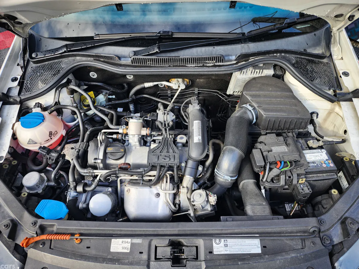 Volkswagen Polo Hatchback, Petrol, 2011, White