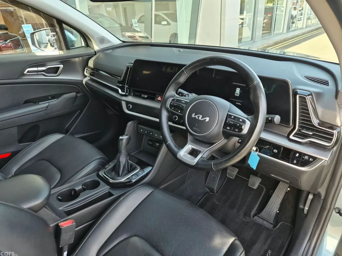 Kia Sportage MPV, Diesel, 2024, Grey