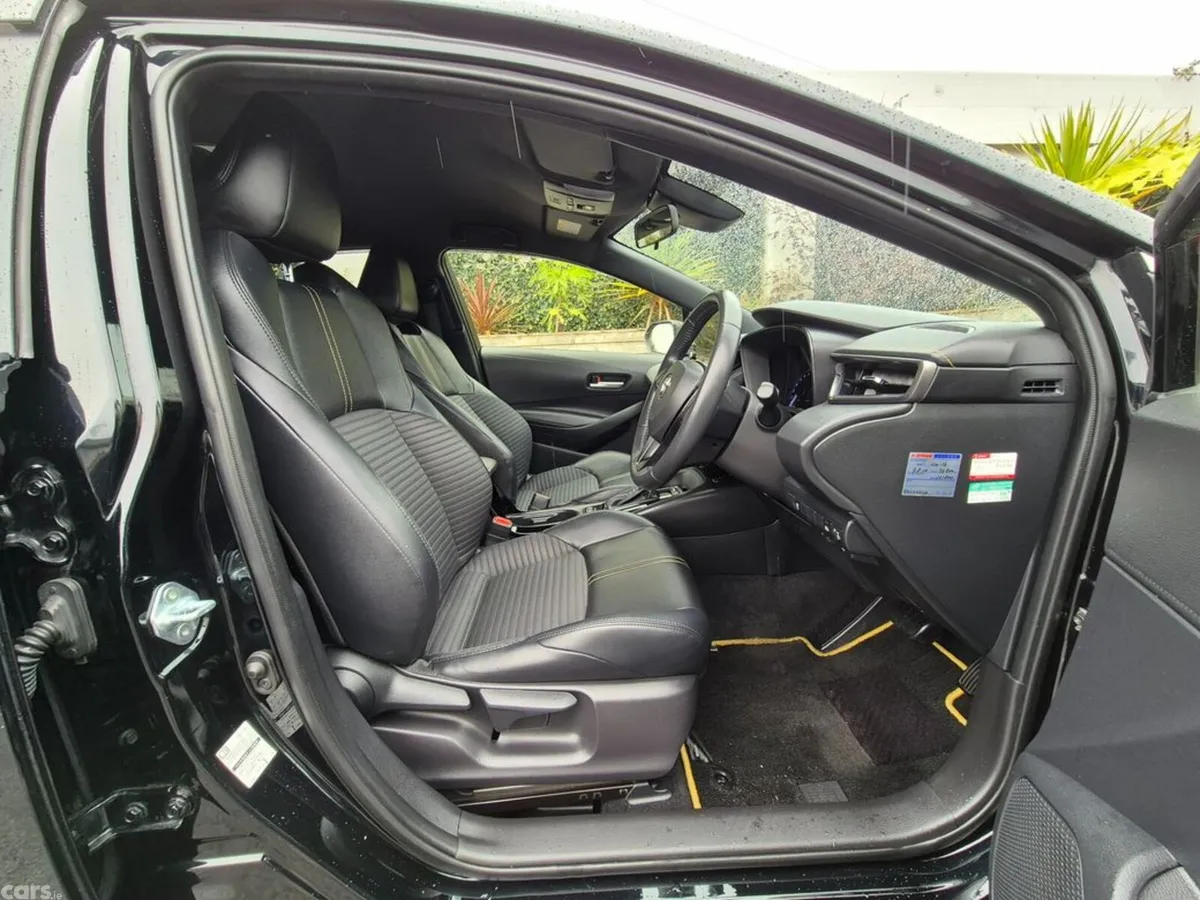 Toyota Corolla Hatchback, Petrol Hybrid, 2022, Black