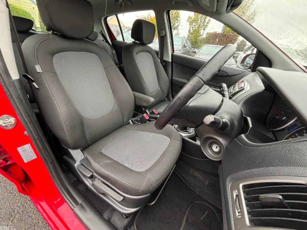 Hyundai i20 MPV, Petrol, 2013, Red