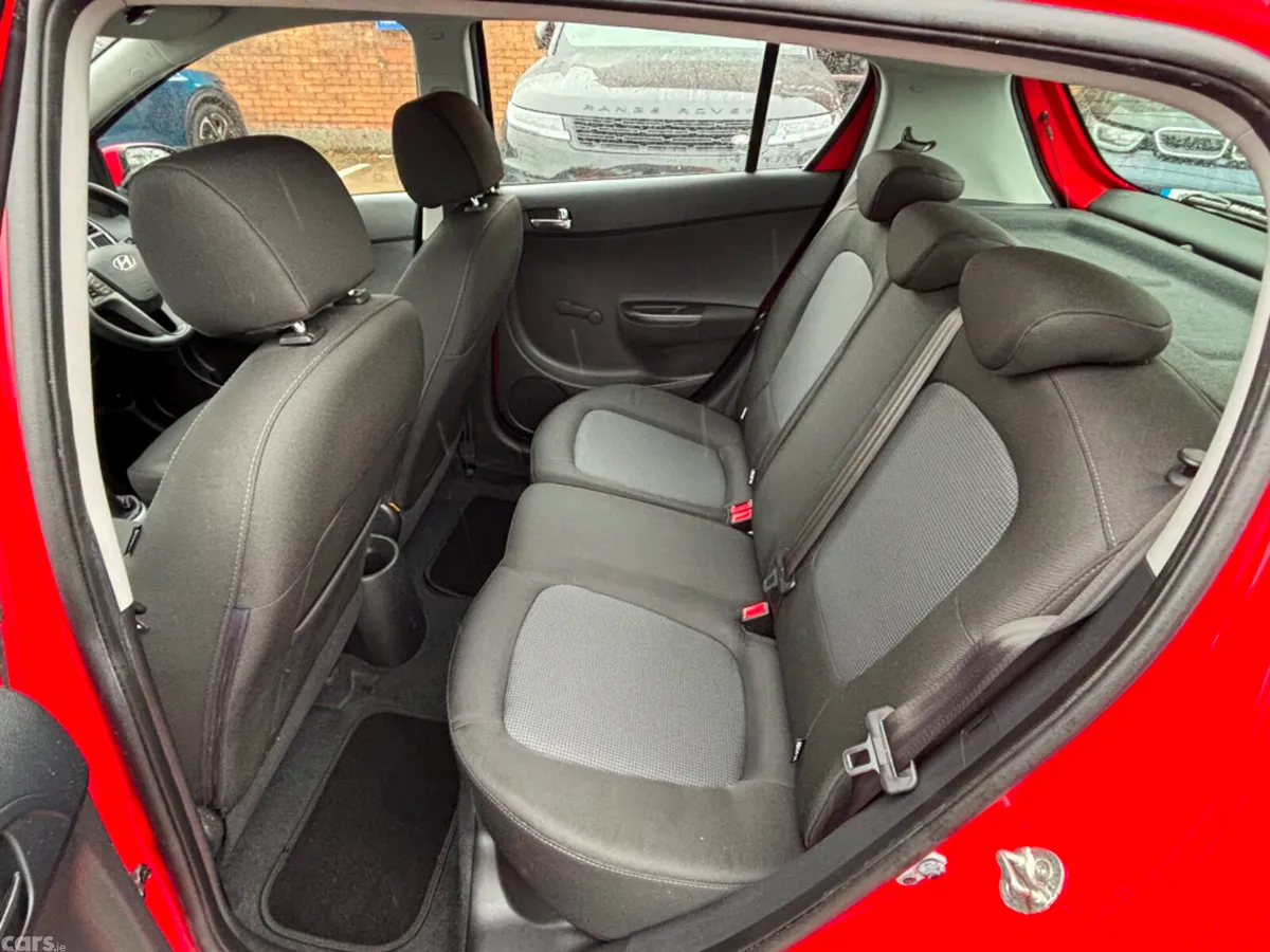 Hyundai i20 MPV, Petrol, 2013, Red