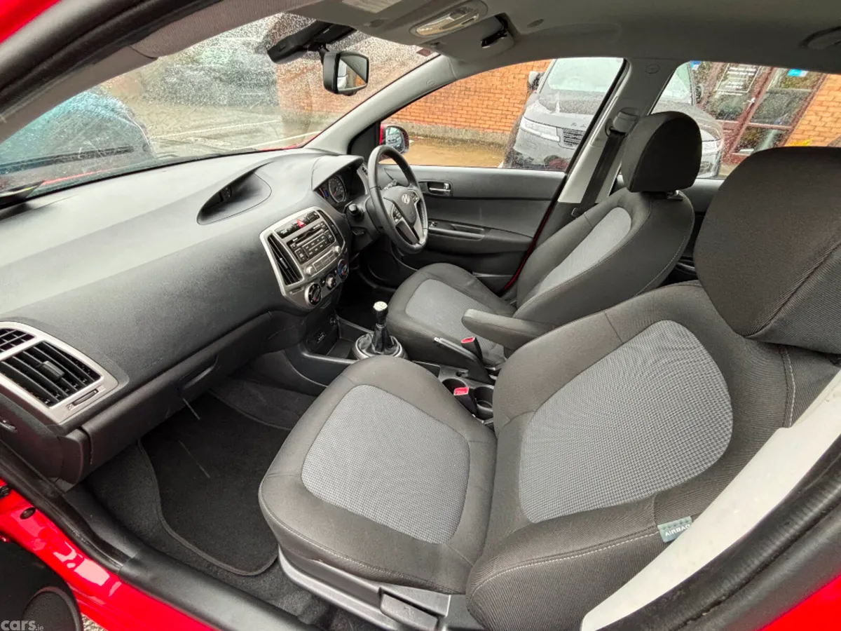 Hyundai i20 MPV, Petrol, 2013, Red