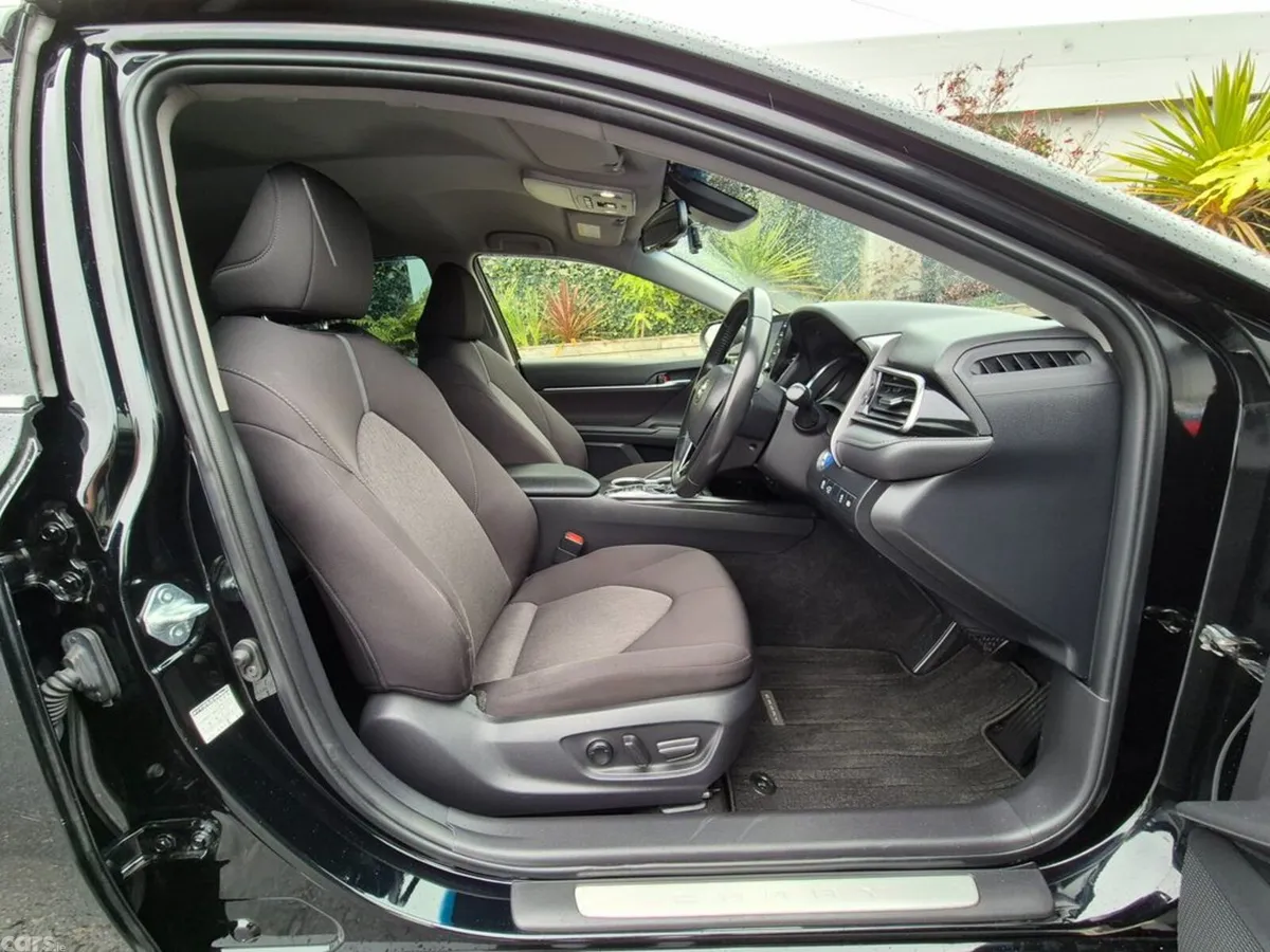 Toyota Camry Saloon, Petrol Hybrid, 2021, Black