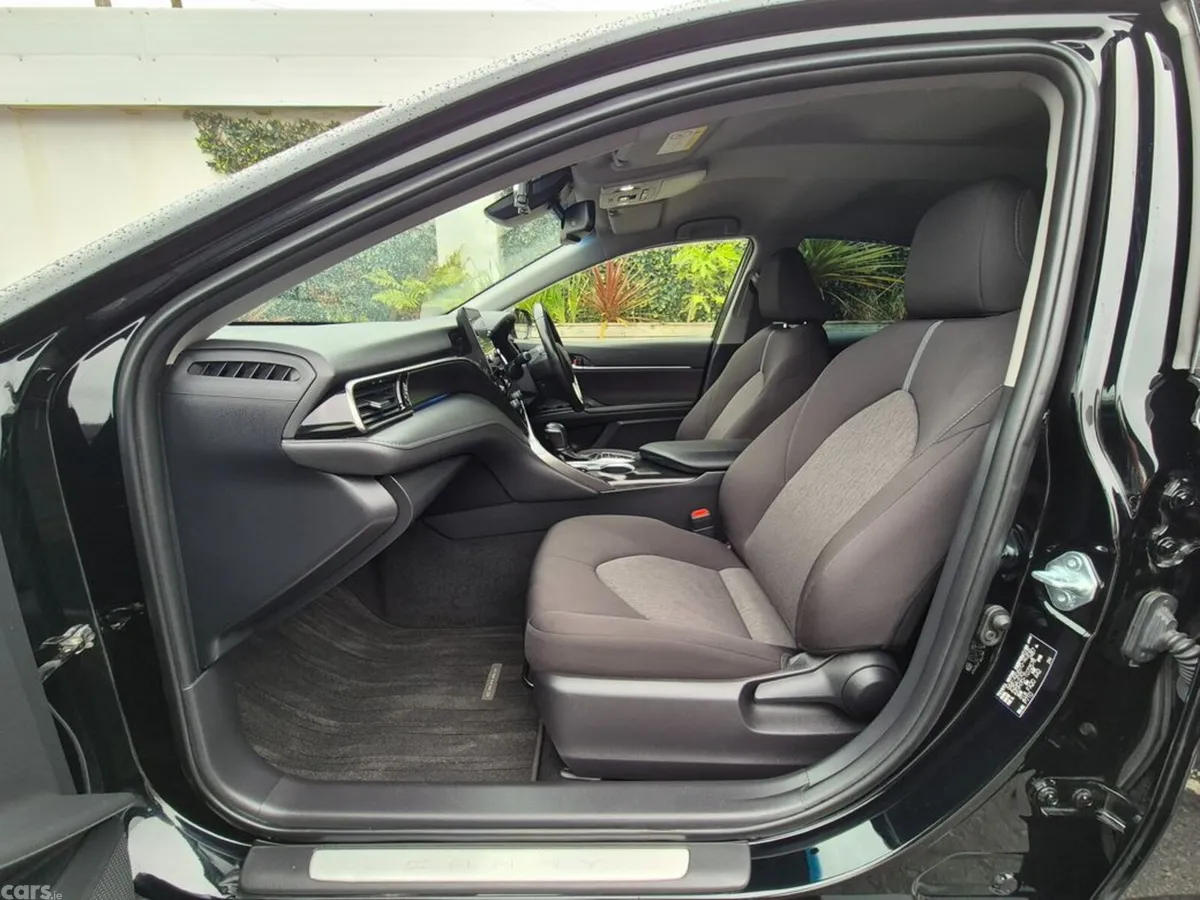 Toyota Camry Saloon, Petrol Hybrid, 2021, Black