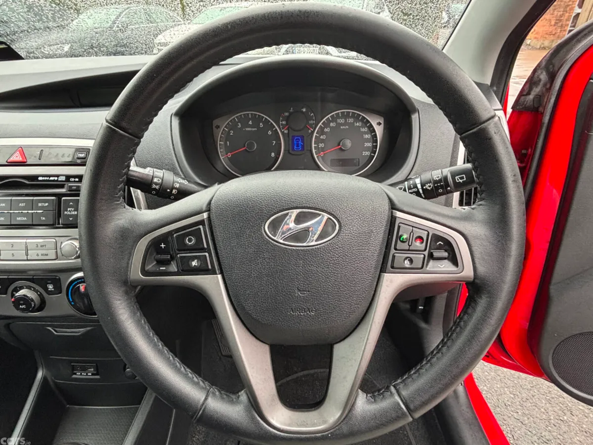 Hyundai i20 MPV, Petrol, 2013, Red