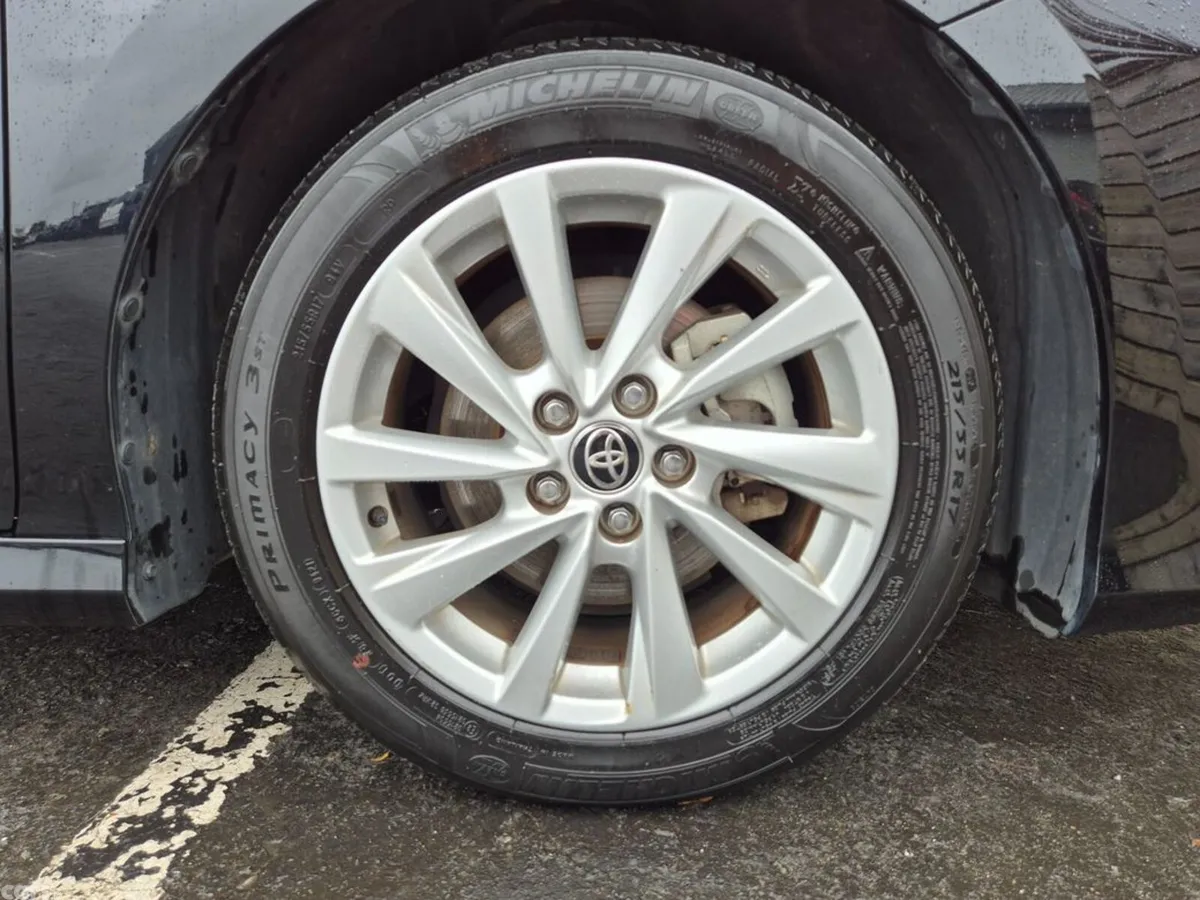 Toyota Camry Saloon, Petrol Hybrid, 2021, Black