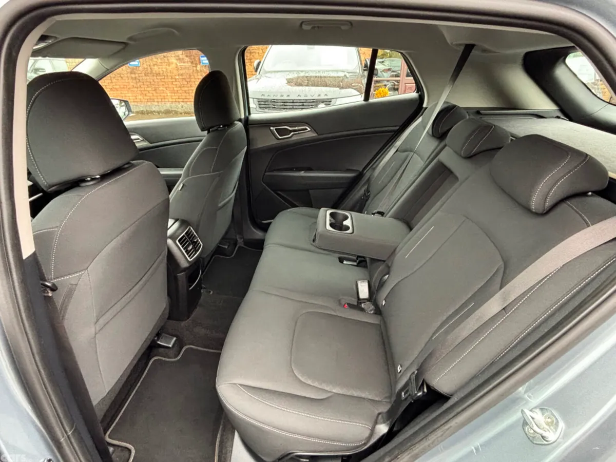 Kia Sportage MPV, Diesel Hybrid, 2023, Grey
