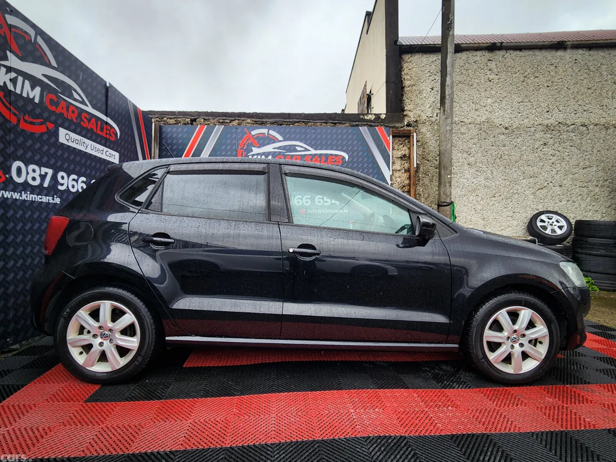 Volkswagen Polo Hatchback, Petrol, 2011, Black