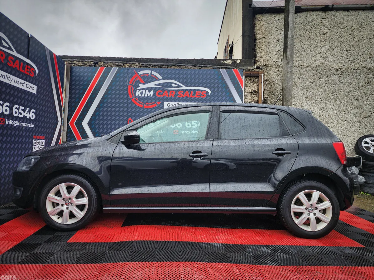 Volkswagen Polo Hatchback, Petrol, 2011, Black