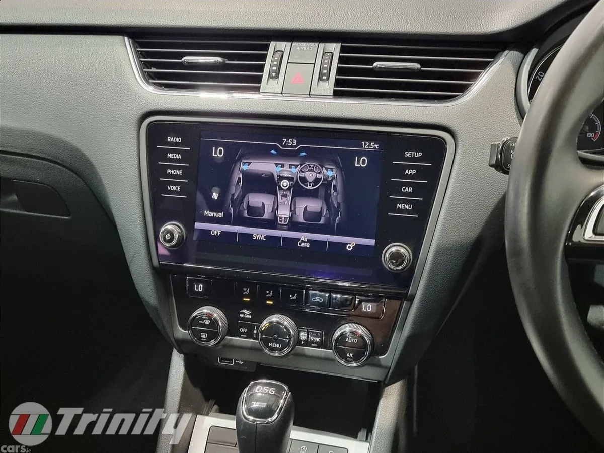 Skoda Octavia Hatchback, Petrol, 2018, Black