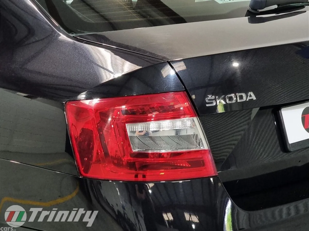 Skoda Octavia Hatchback, Petrol, 2018, Black