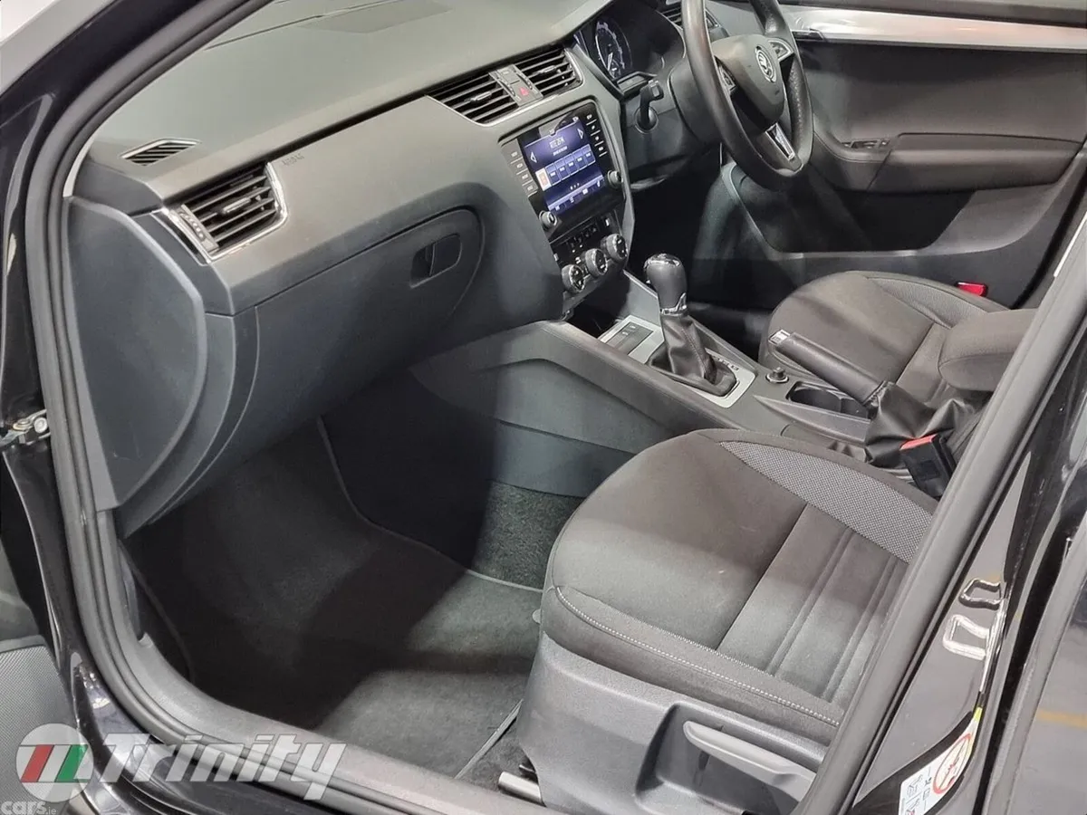 Skoda Octavia Hatchback, Petrol, 2018, Black