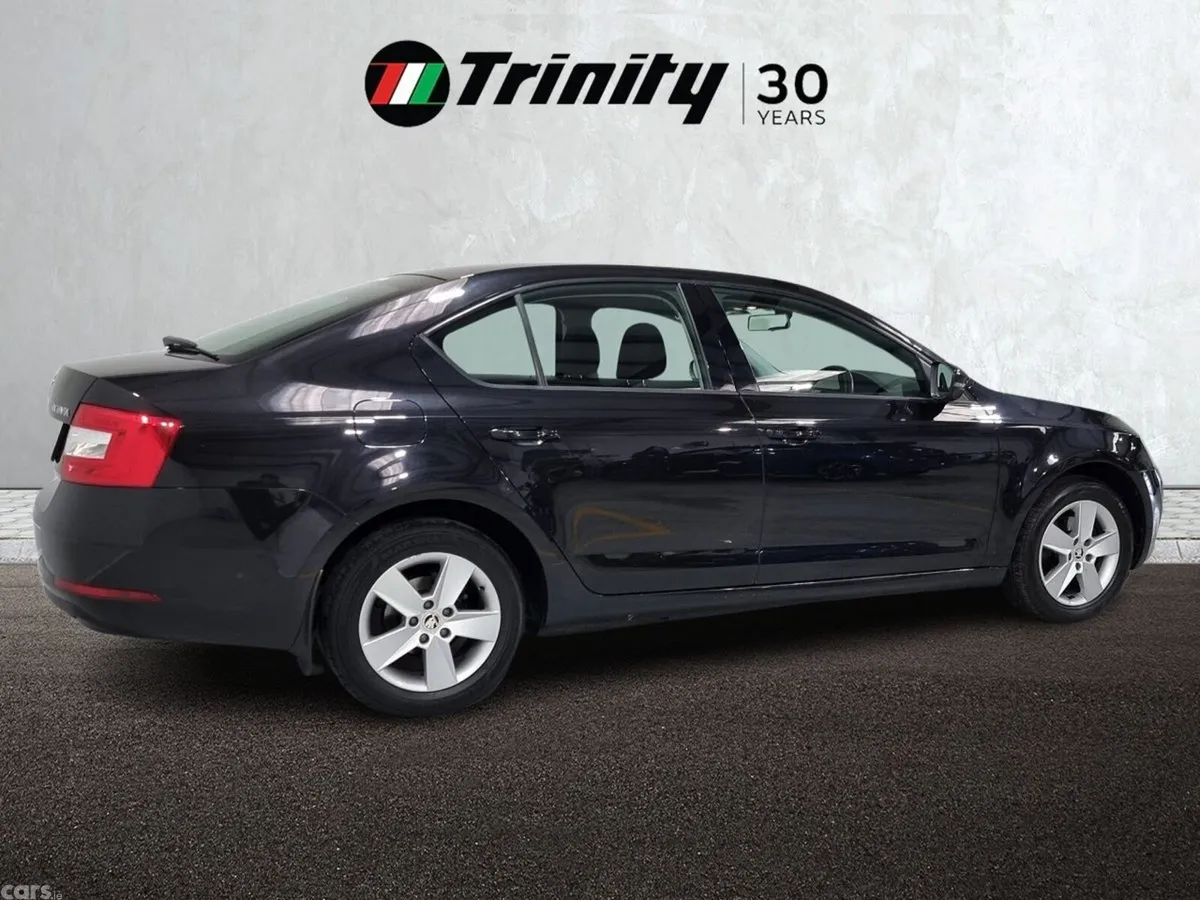 Skoda Octavia Hatchback, Petrol, 2018, Black