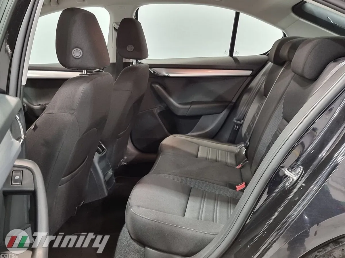 Skoda Octavia Hatchback, Petrol, 2018, Black