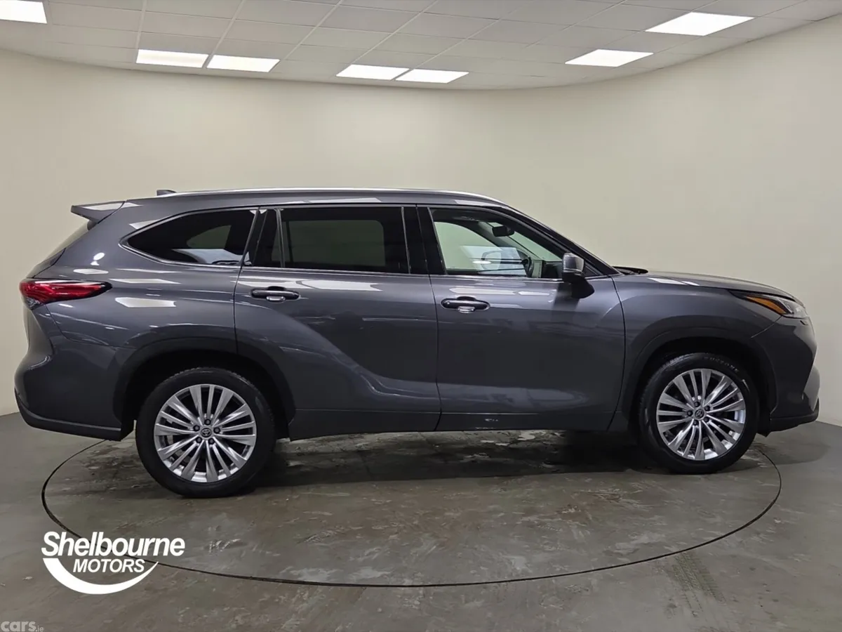 Toyota Highlander SUV, Petrol Hybrid, 2022, Grey