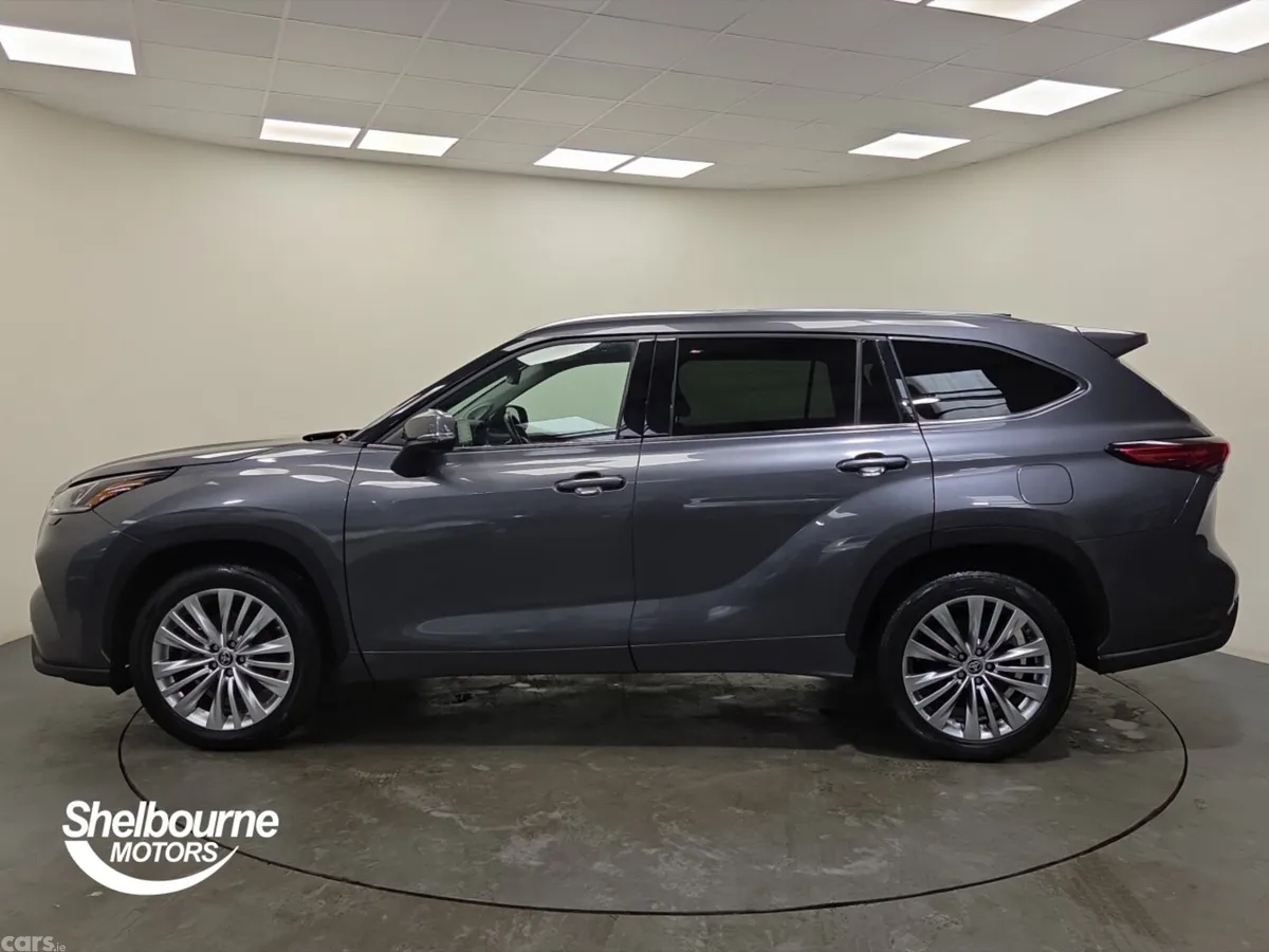 Toyota Highlander SUV, Petrol Hybrid, 2022, Grey