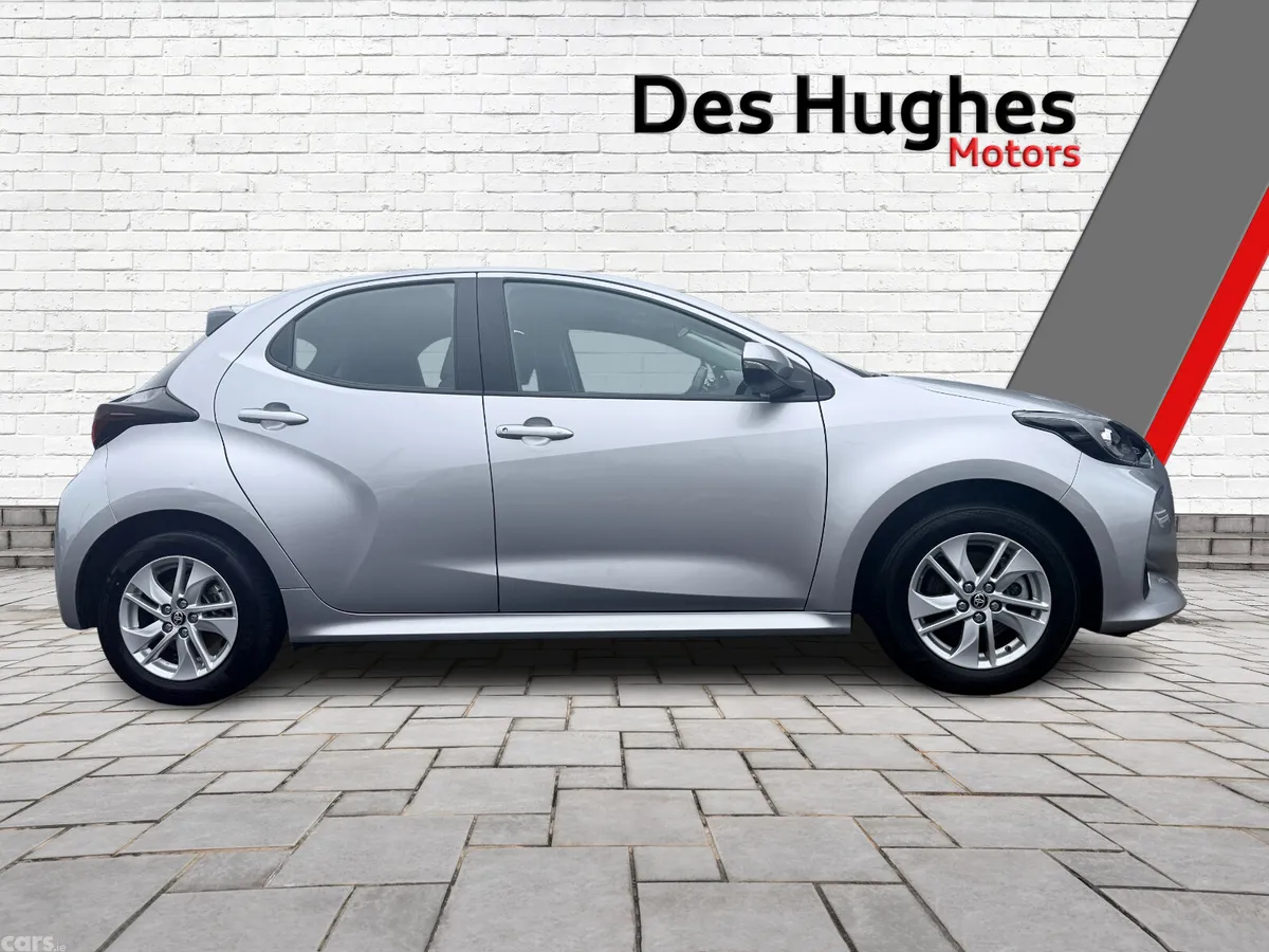 Toyota Yaris Hatchback, Petrol Hybrid, 2025, Silver