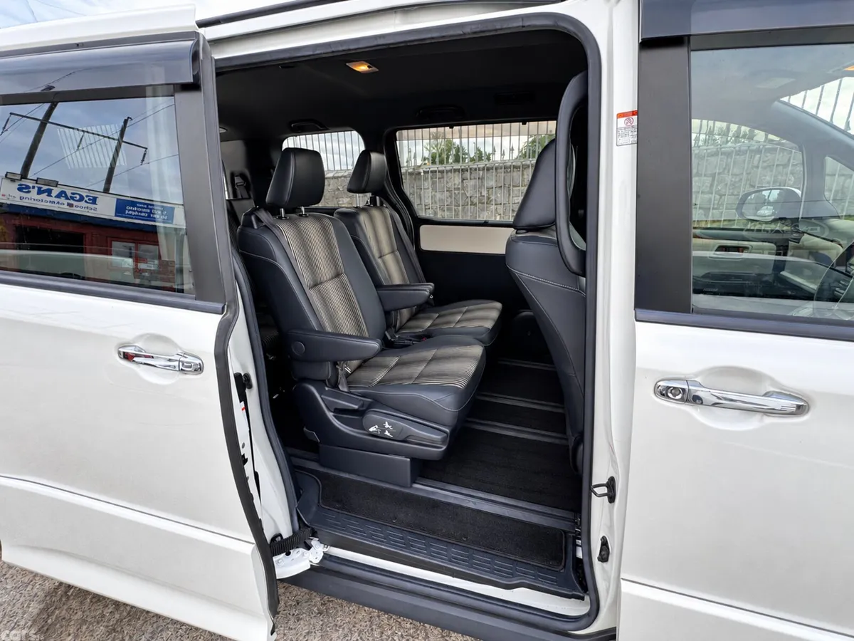 Toyota Noah MPV, Petrol Hybrid, 2020, White