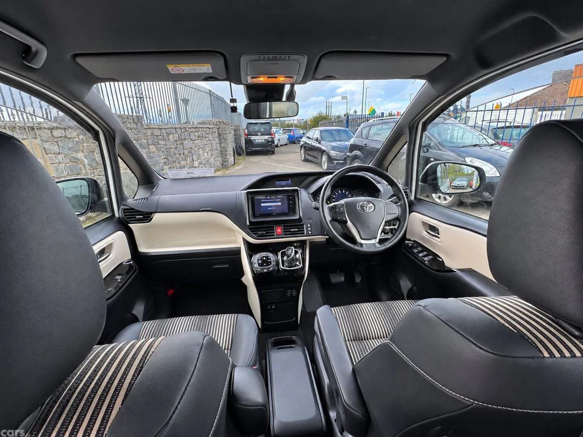 Toyota Noah MPV, Petrol Hybrid, 2020, White