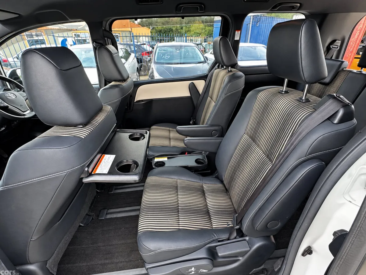 Toyota Noah MPV, Petrol Hybrid, 2020, White