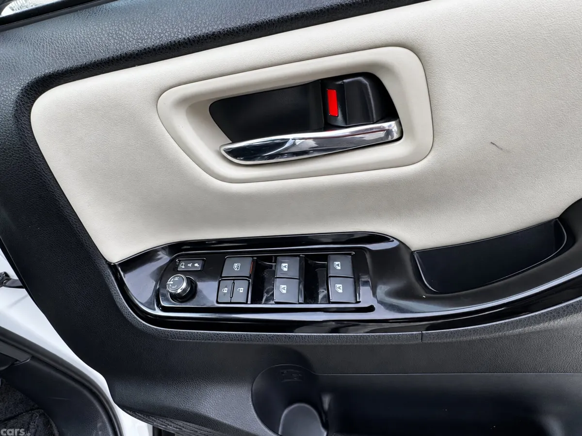 Toyota Noah MPV, Petrol Hybrid, 2020, White