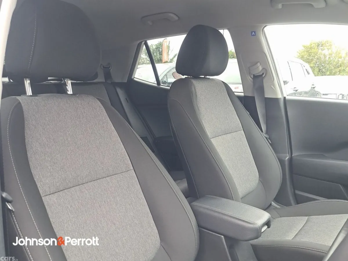 Kia Stonic Estate, Petrol Hybrid, 2026, White