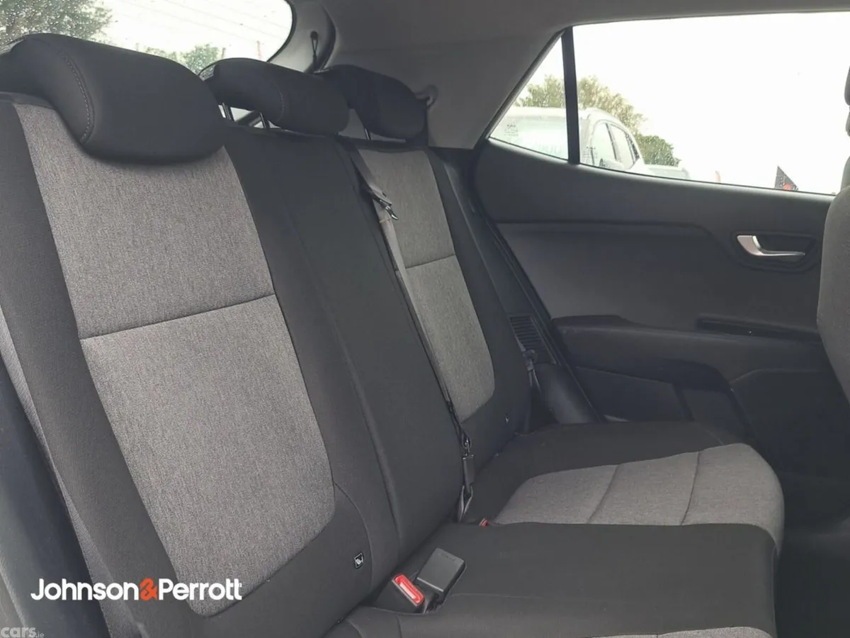 Kia Stonic Estate, Petrol Hybrid, 2026, White