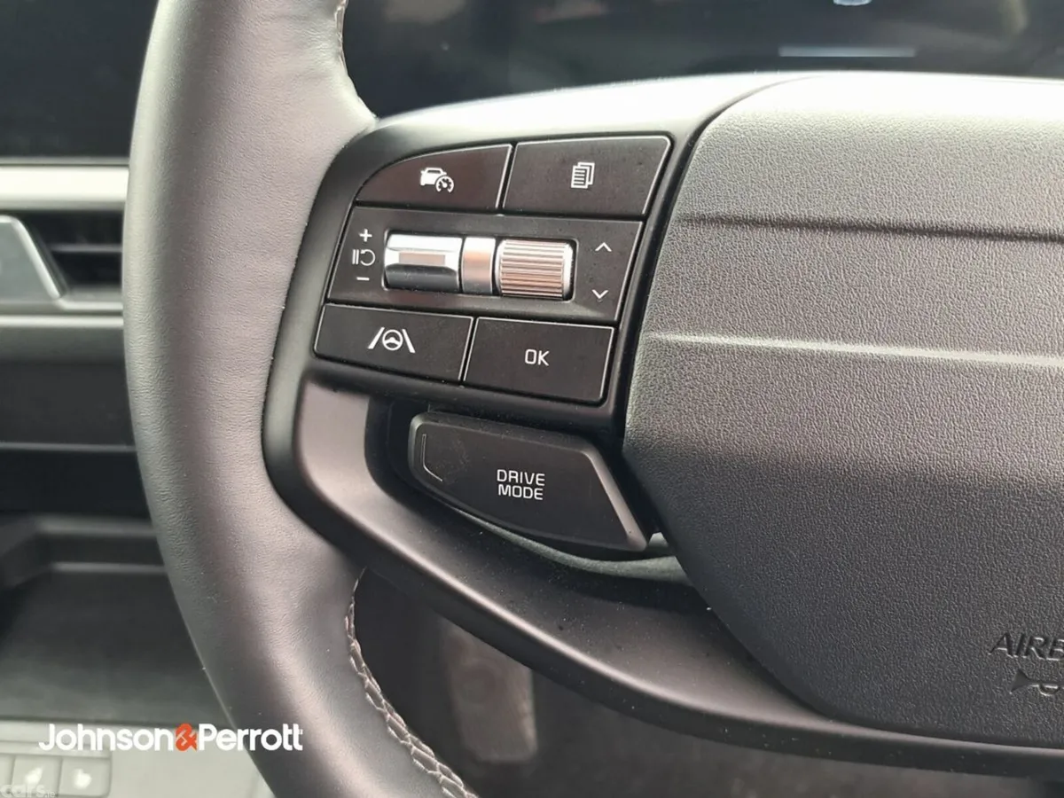 Kia Stonic Estate, Petrol Hybrid, 2026, White
